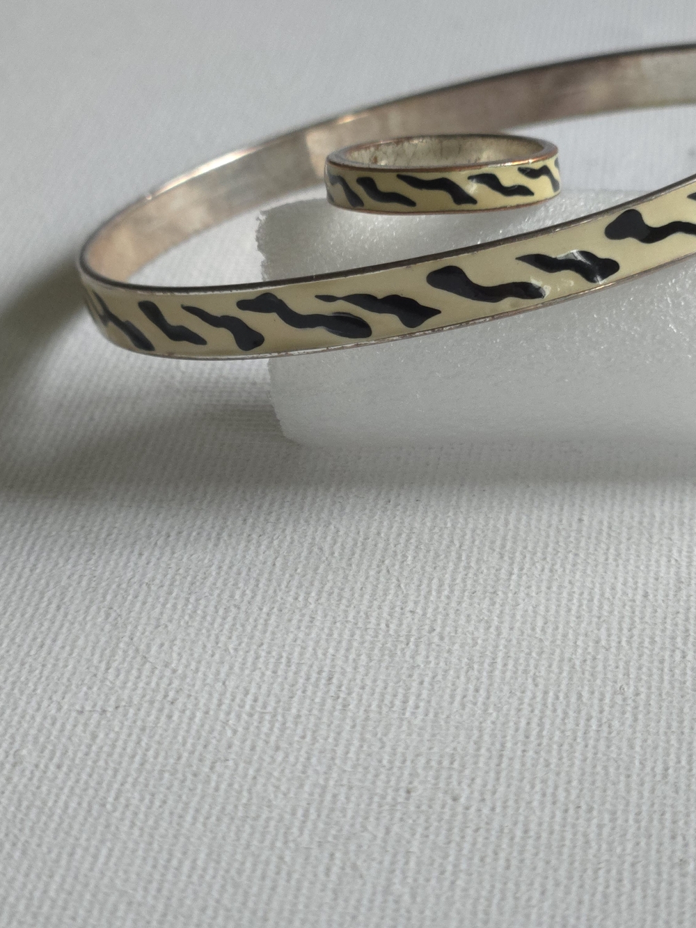 Vintage Zebra Print Enamel Bangle Bracelet & Matching Ring Set Gold Tone Y2K